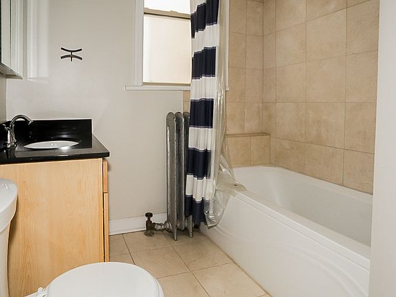 4th image of 4702 1/2 N Winchester Ave #1