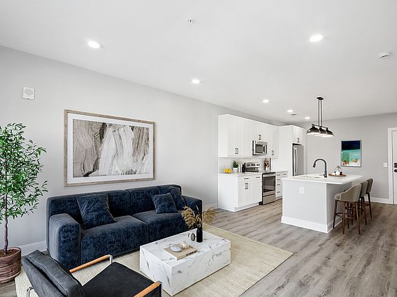 5th image of 421 W Tremont Ave #615
