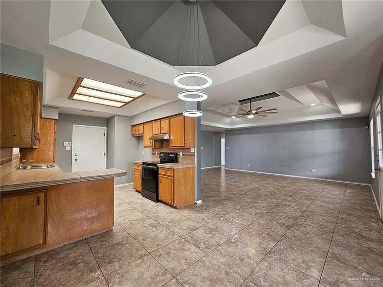 2208 Robin Ave W — Photo 8