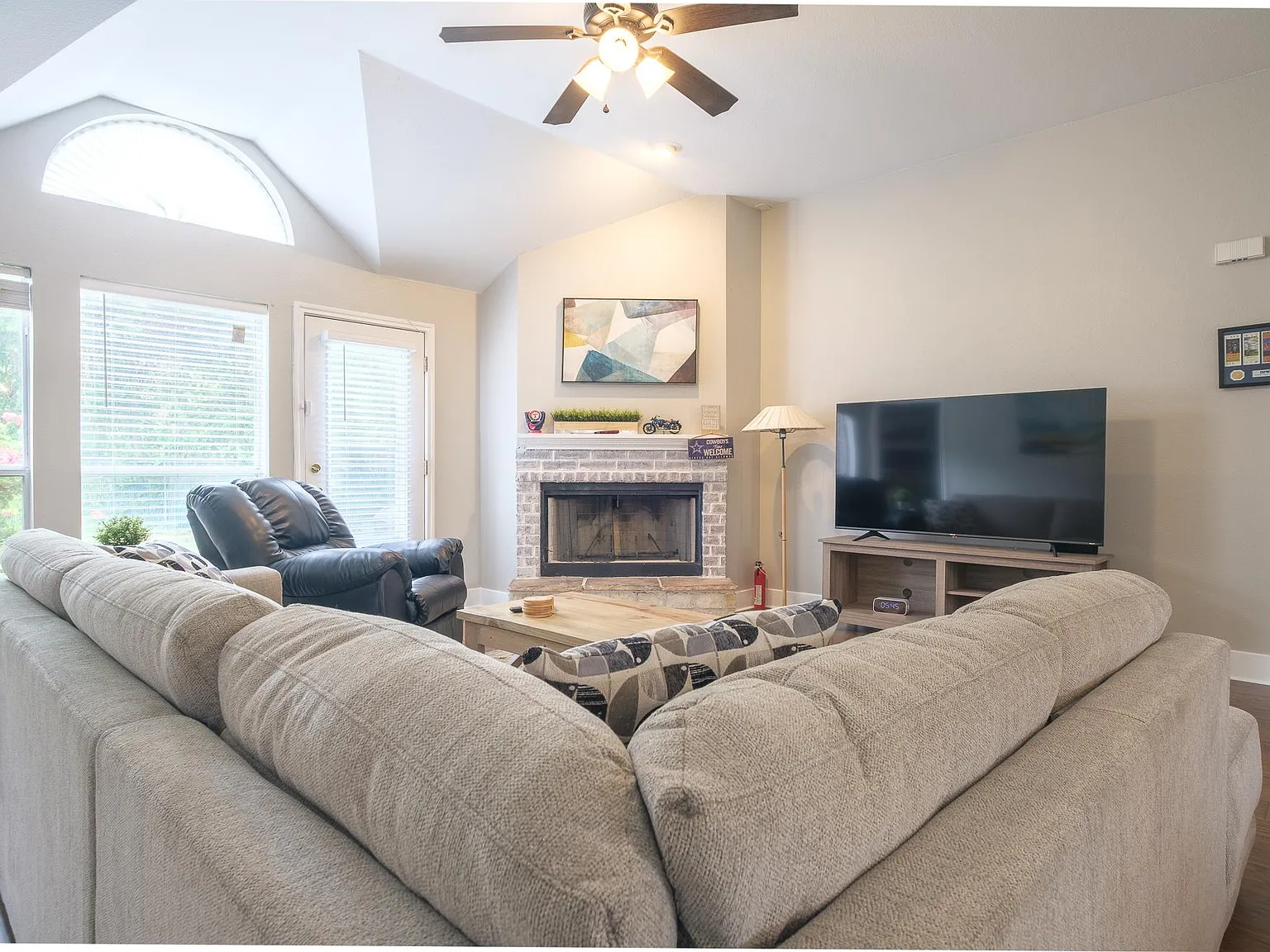3 bed, 1680 sqft, $4,800 — Photo 2