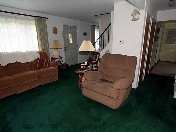4th image of 1010 Valley Dr