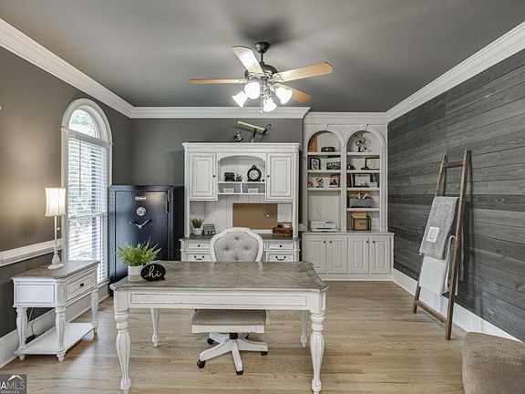 3rd image of 1083 Meadow Bluff Ter