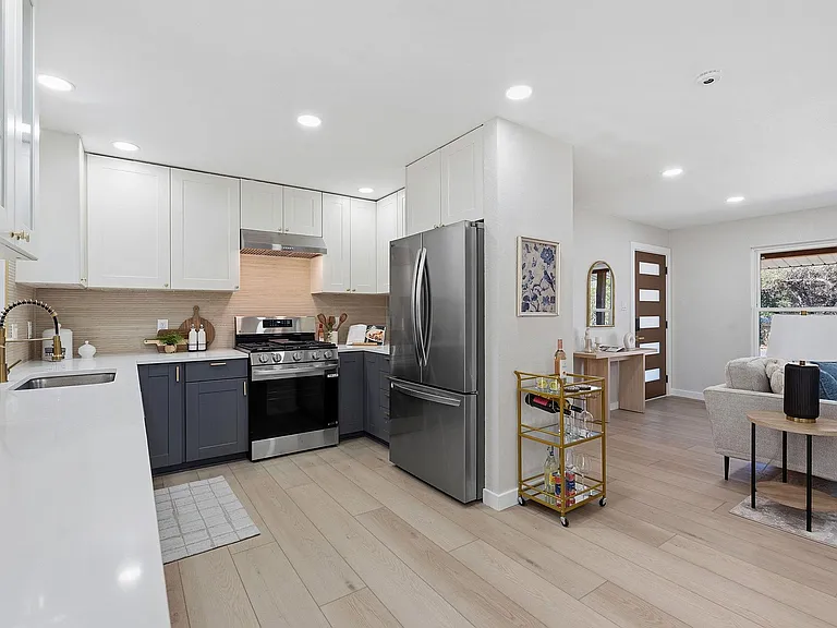 11805 Pollyanna Ave — Photo 10