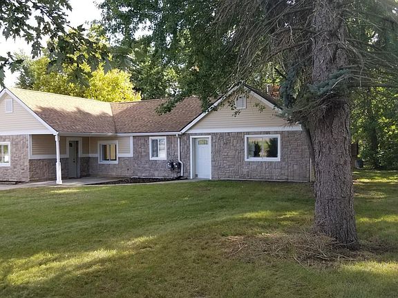 This is a Duplex, the side for rent is the left side!