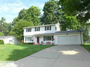 7816 Cloverhill Dr, Lansing, MI 48917