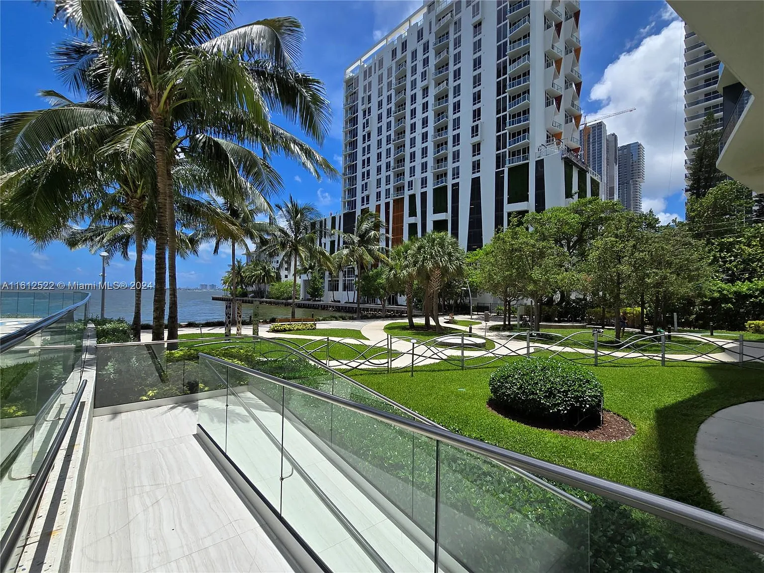 1 bed, 854 sqft, $4,200 — Photo 3