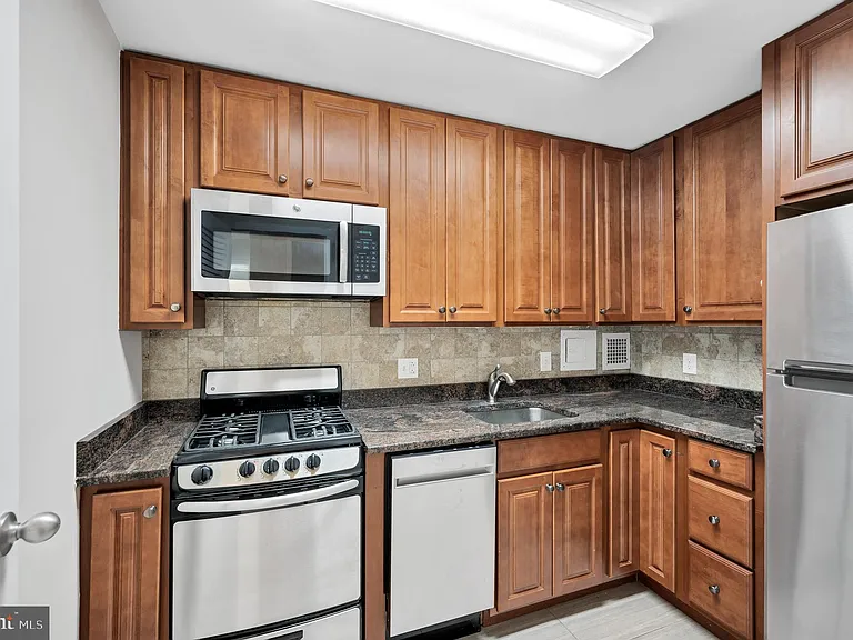 2401 H St NW #808 — Photo 7