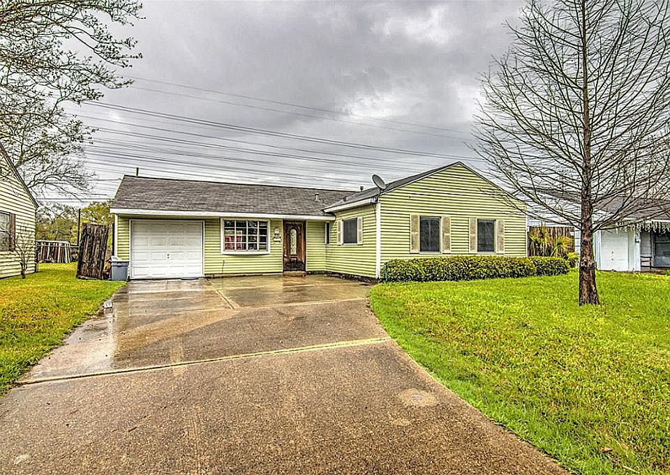 1st image of 221 Alastair Dr