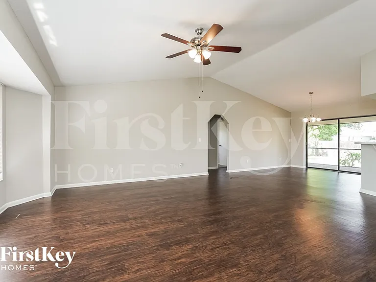 221 SW 43rd Ter — Photo 2