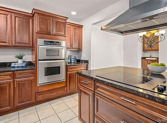 3rd image of 1113 N Old Woodward Ave Unit 37