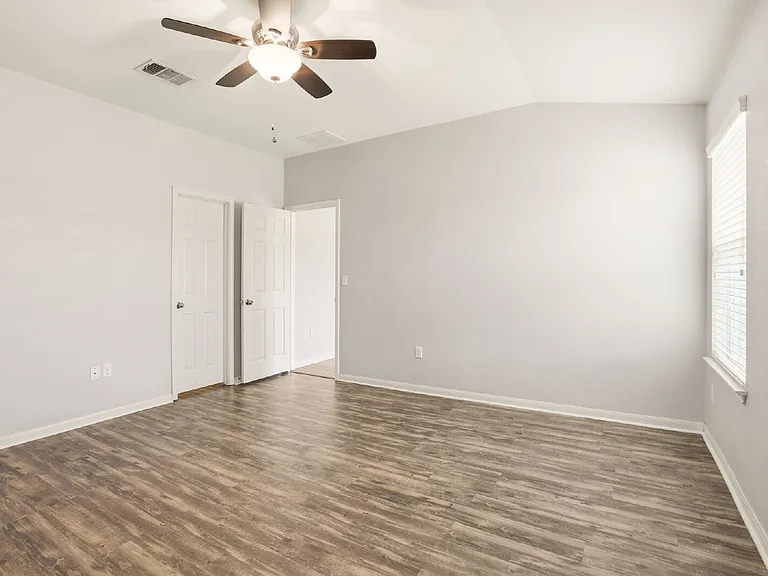 351 Musgrav — Photo 11