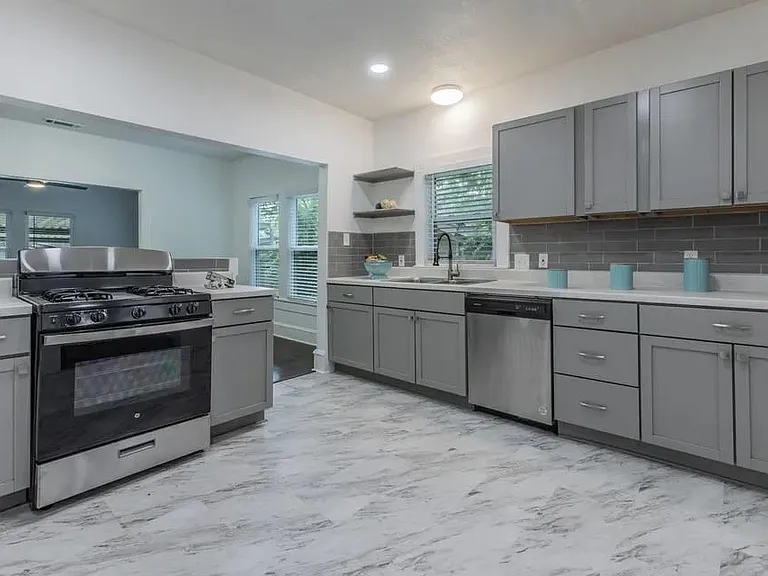 2329 Connor Ave — Photo 21