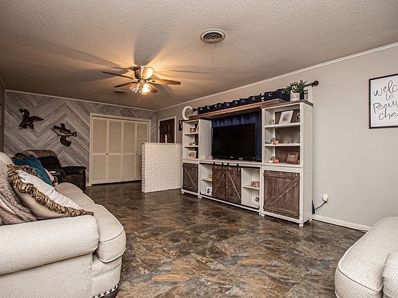 3rd image of 1100 Briarwood Dr