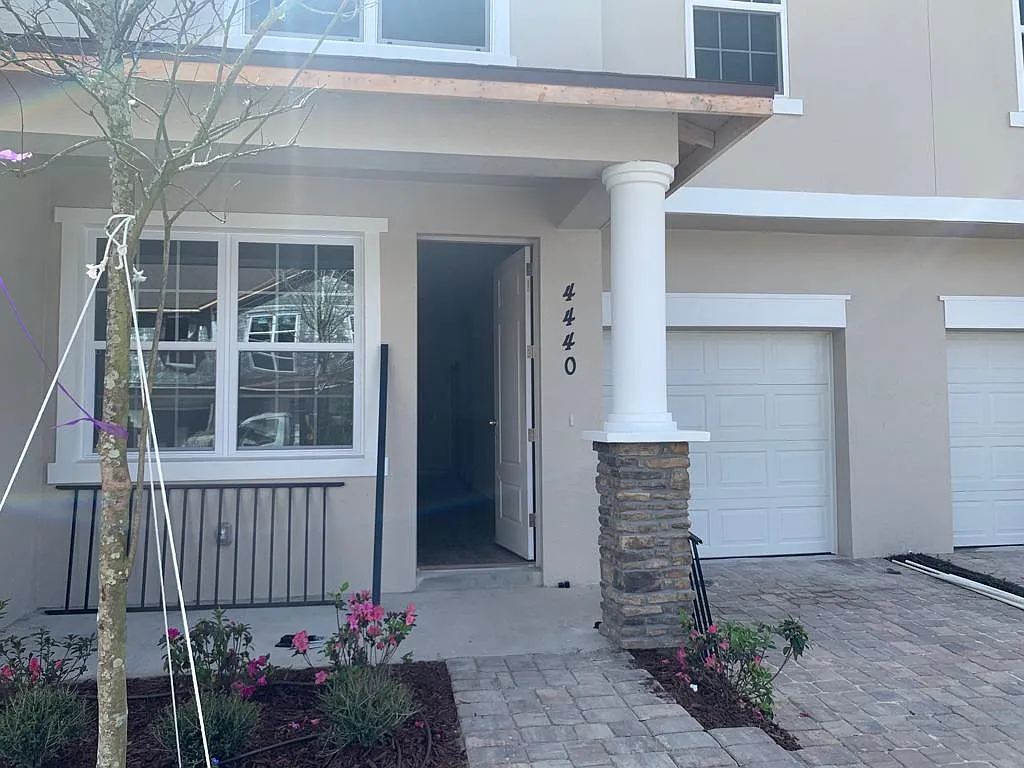 4 bed, 2.5 bath, 1650 sqft, $2,395 — Photo 1