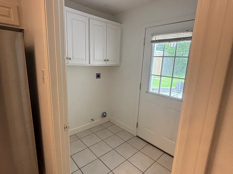 907 Arnold St — Photo 11