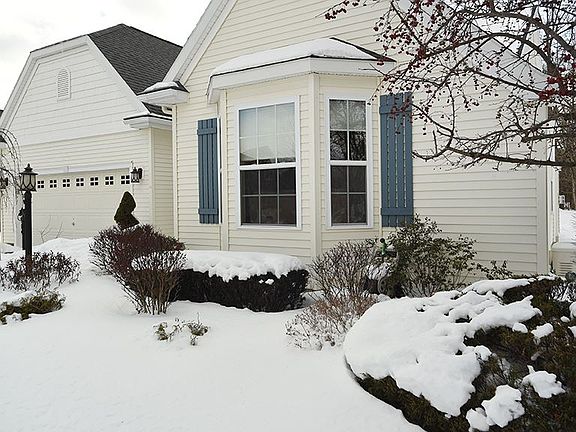 3rd image of 10 Mayfield Dr