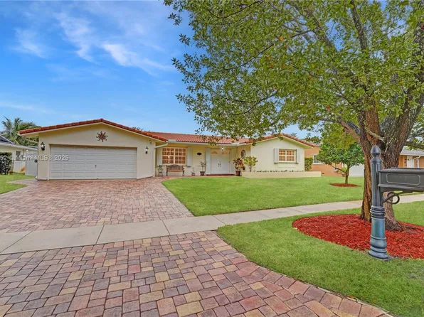 1811 NW 106th Ter, Pembroke Pines, FL 33026