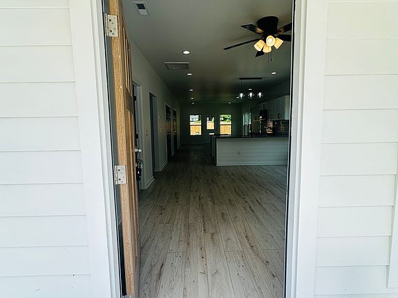 3rd image of 2648A Leeds Ave