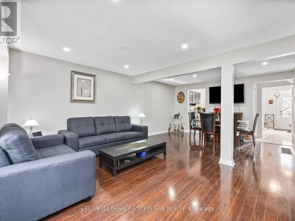 3073 Ireson Ct, Mississauga, ON L4T 1N7