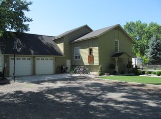 90 White Dr, Burbank, WA 99323