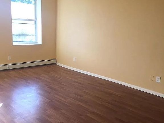 4th image of 32 Beech St #6D