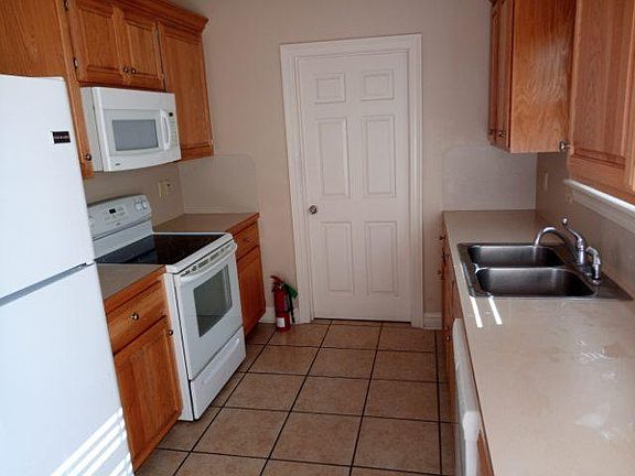 Kitchen/ stove, fridge, and dishwasher