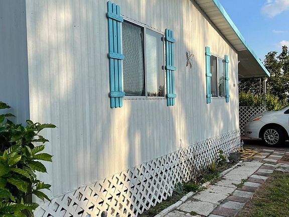 2nd image of 2880 Canyon Dr