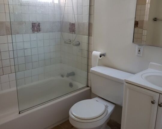 4th image of 826 S Park View St APT 1