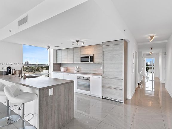 4th image of 400 Sunny Isles Blvd #1001
