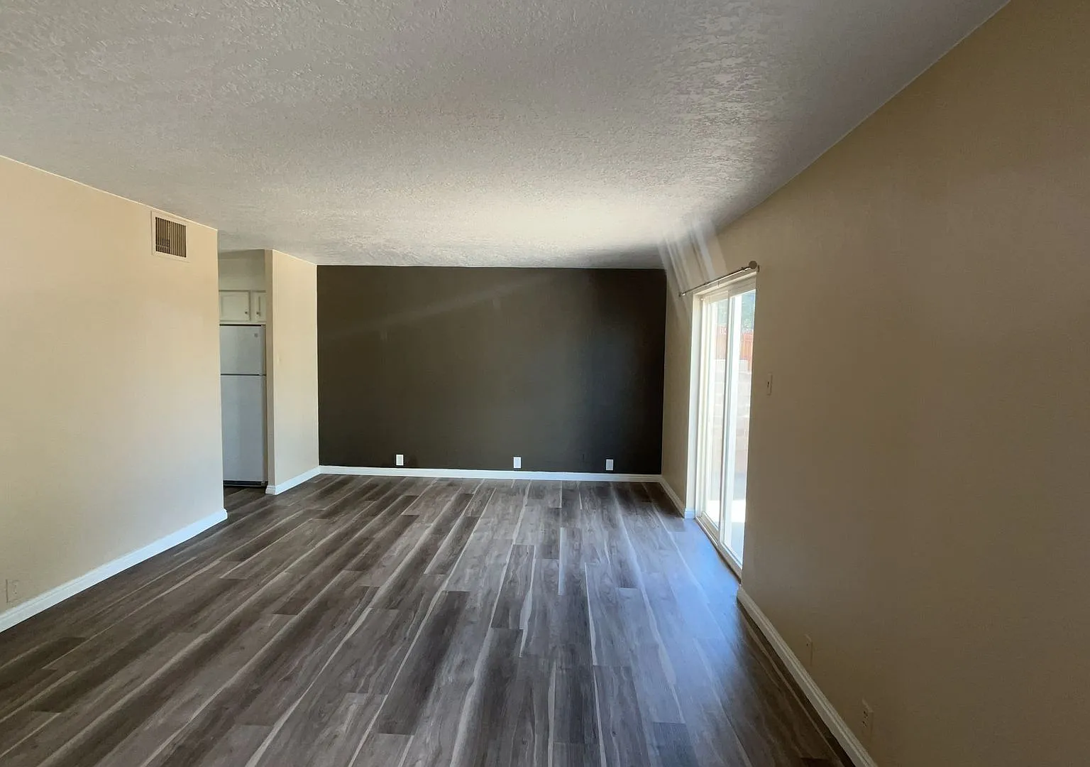 Charming 7-Bedroom Duplex on the South End of Town — Photo 4