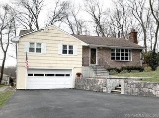 21 River Hill Dr, Stamford, CT 06902