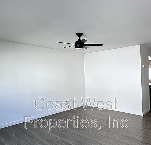 1174 Cypress Ave — Photo 4