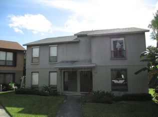 908 Sandtree Dr, Palm Beach Gardens, FL 33403