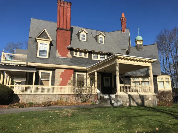 22 Hidden Rd, Andover, MA