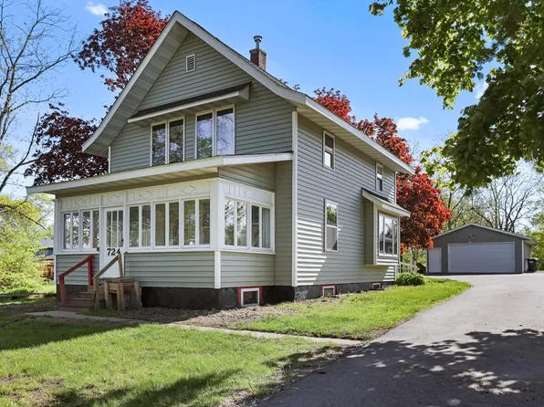 724 1st St N, Waterville, MN 56096