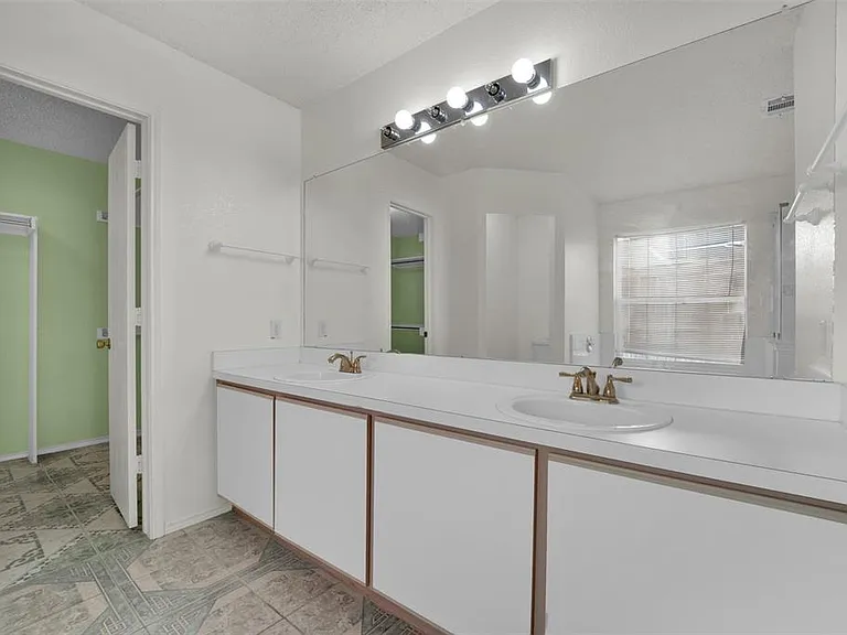 1407 Autumncrest Dr #5 — Photo 15