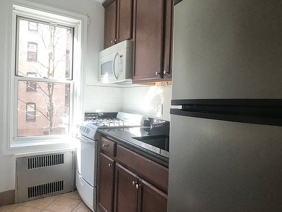 4th image of 3530 81st St APT 2R