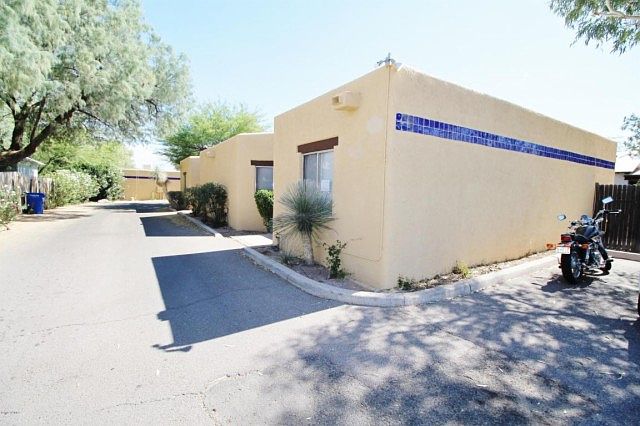 1st image of 3628 E Blacklidge Dr