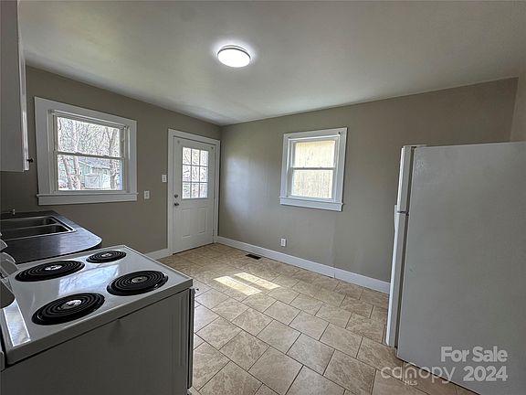 4th image of 454 N Tradd St