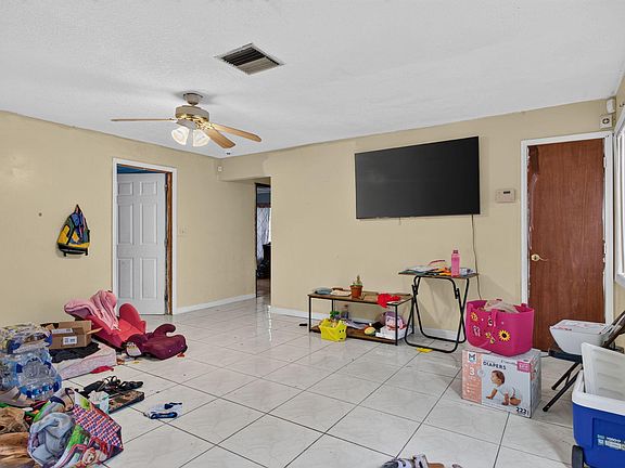 5th image of 4390 NW 35th Avenue