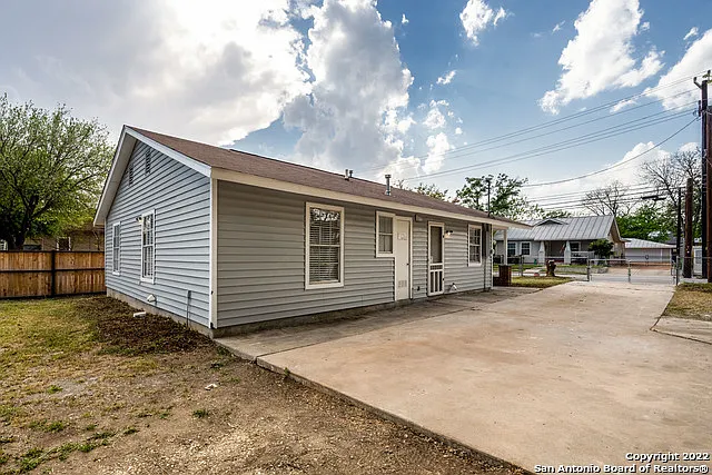 4 bed, 2.0 bath, 1152 sqft, $2,100 — Photo 3