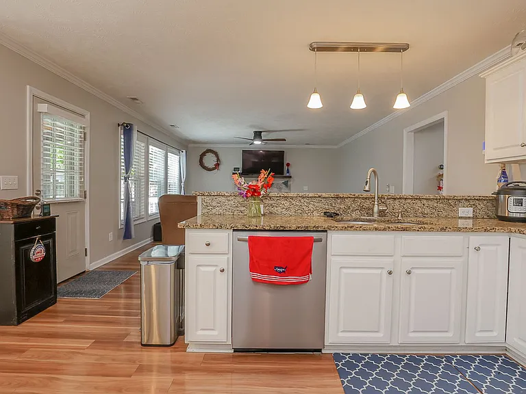 1636 Chadwick Shores Dr — Photo 14