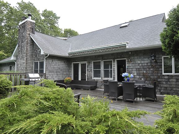 2nd image of 12 Rolling Hill Court W
