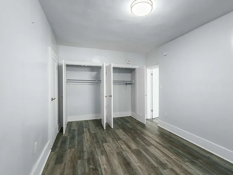 Bedroom-Spacious Closets