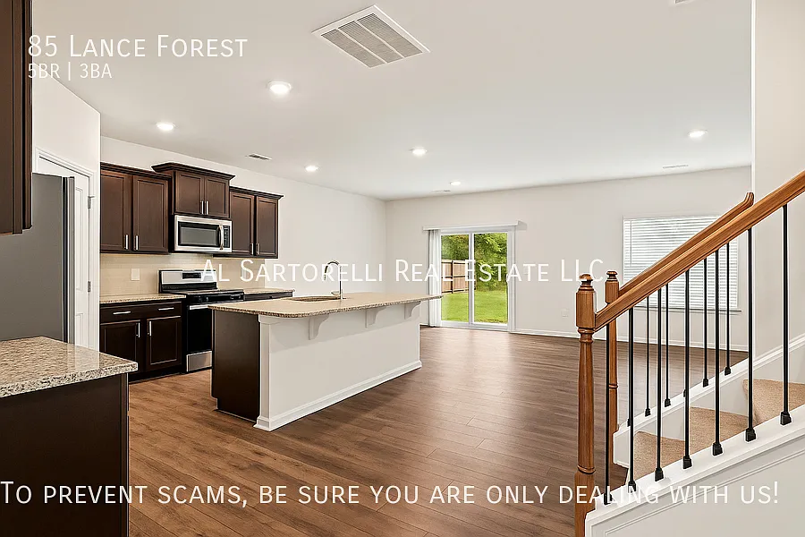 Spacious 5 BR with 2 Car Garage! — Photo 2