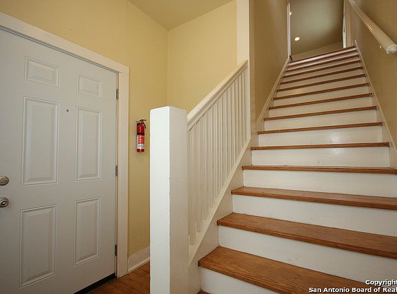 5th image of 216 Eleanor Ave #201
