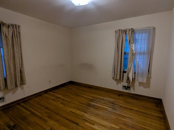 5th image of 204 Carolyn Ave