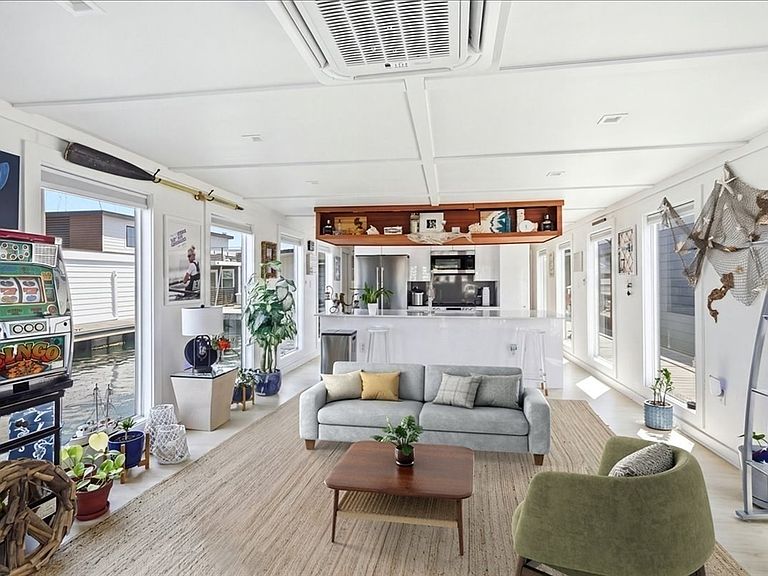 1 Pier 8 St #13