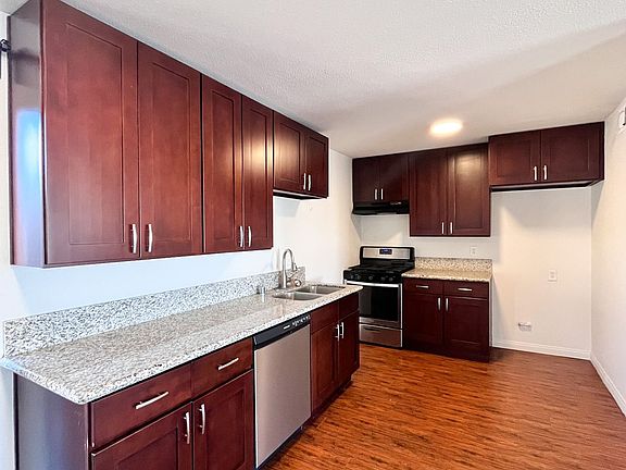 5th image of 215 N Mariposa Ave APT 304