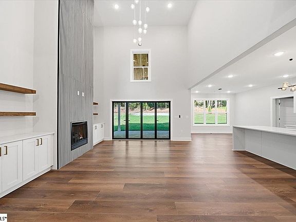 4th image of 318 Bouldercrest Ct